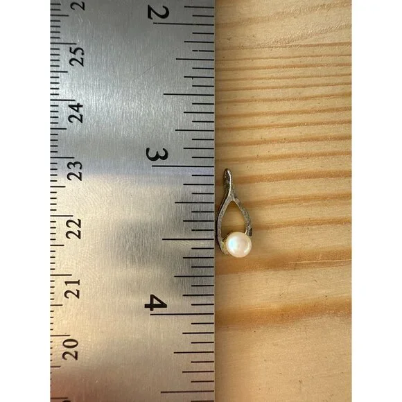 Silver Teardrop Pendant With Faux Pearl Accent - Picture 2 of 3